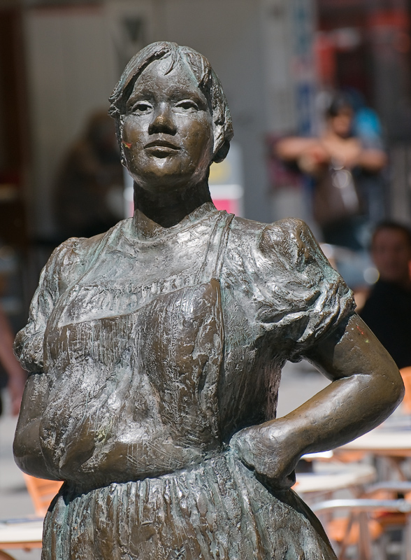 10.06.2011 Skulptur-WTL-D34_9467-als-Smart-Objekt-1.jpg - Wuppertaler Original - Minna Knallenfalls